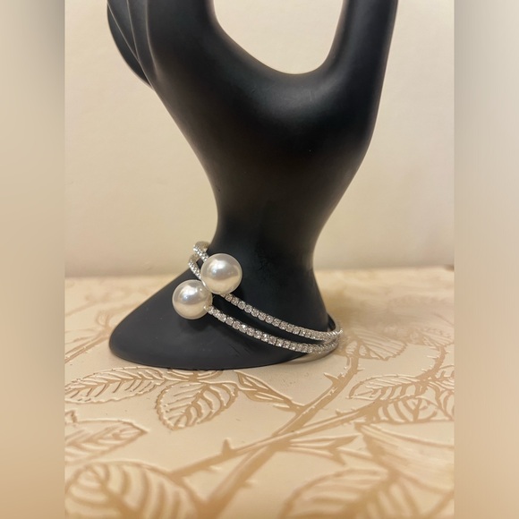 NWT Faux Diamond and Pearl Wrap Bracelet - Picture 2 of 3
